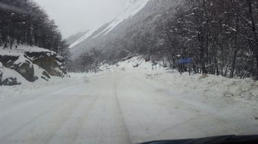 Advierten la Ruta 3 continúa muy complicada para transitar por la nieve