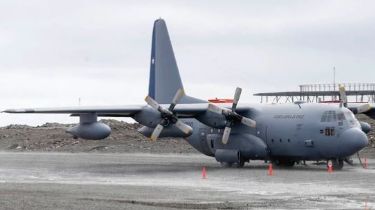 Encontraron restos en el mar y serían del avión militar chileno desaparecido