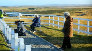 Viajarán a Malvinas familiares de soldados caídos recientemente identificados