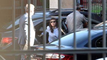 Florencia Kirchner tiene 15 días para volver de Cuba