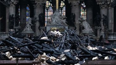 La catedral de Notre Dame quedó devastada por dentro