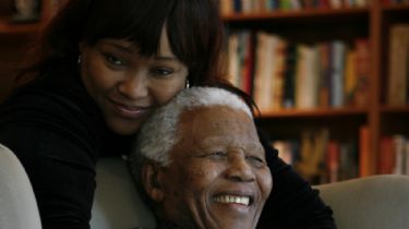Murió Zindzi, la hija menor de Nelson Mandela y embajadora de Sudáfrica en Dinamarca, a los 59 años