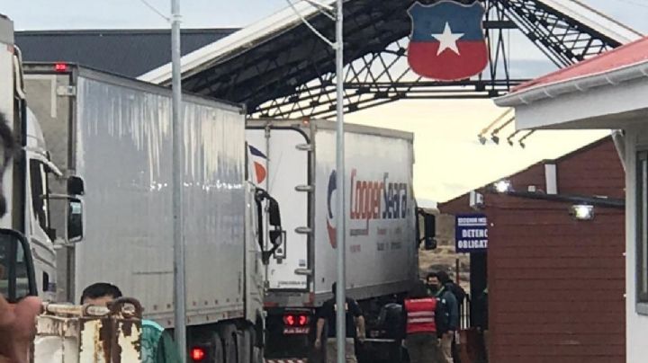 La aduana chilena acusó de contrabandistas a los camioneros argentinos e intentó detenerlos