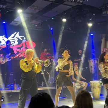La Delio Valdez se llevó aplausos infinitos en Europa con su cumbia contagiosa