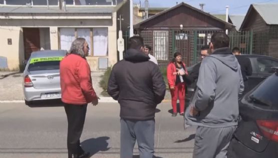 Caos, tensión y violencia en protesta de taxis y remises en Río Grande: golpearon a un periodista