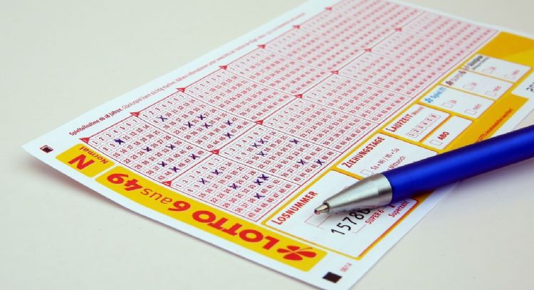 Empresario gastó 100 mil dólares en la lotería para repartir el gran premio entre sus 50 mil trabajadores