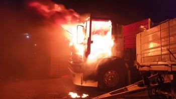 Prendieron fuego intencionalmente a un camión en Río Grande